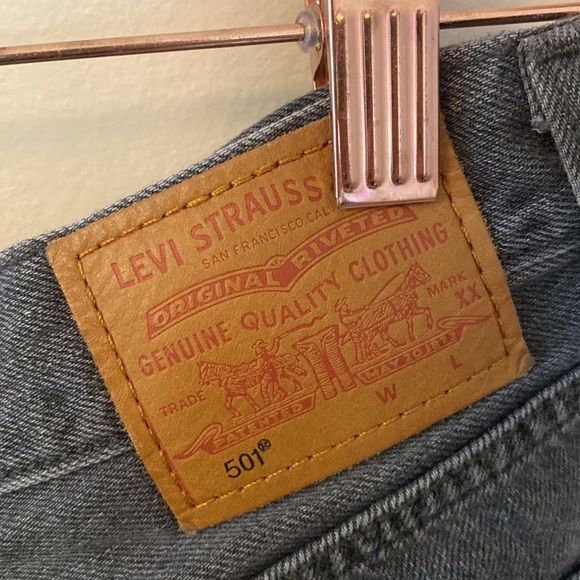 Levi’s black jean shorts- size 31 - Picture 3 of 6